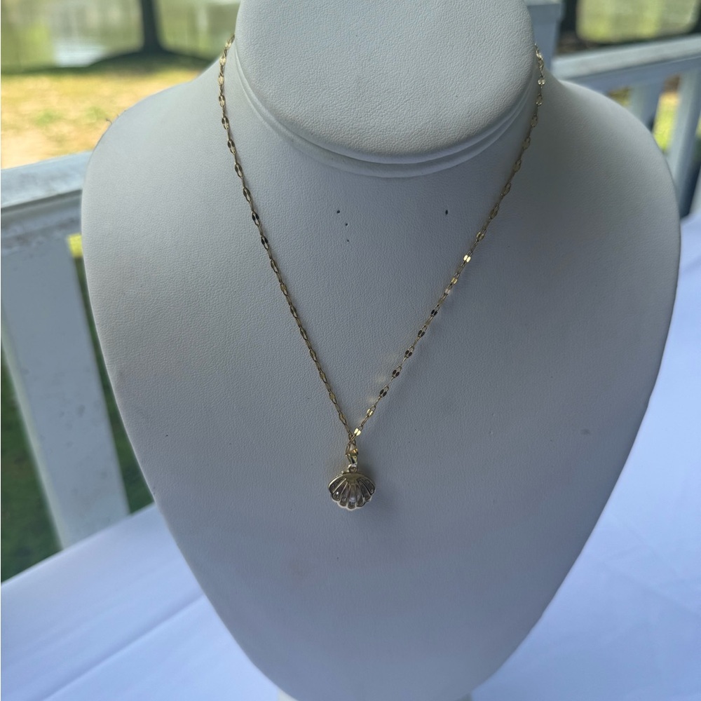 Gold Shell Pendant Necklace